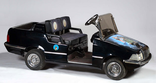 Illustration for article titled Gadgets From the Michael Jackson Auction: From Robot Heads to Peter Pan Golf Carts
